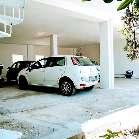 Torre Lapillo Fronte Mare In Centro With Covered Parking Exterior photo
