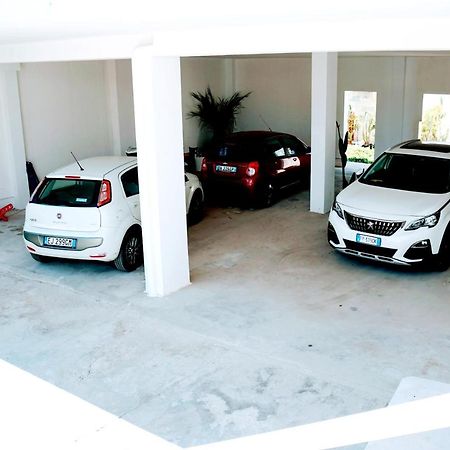 Torre Lapillo Fronte Mare In Centro With Covered Parking Exterior photo