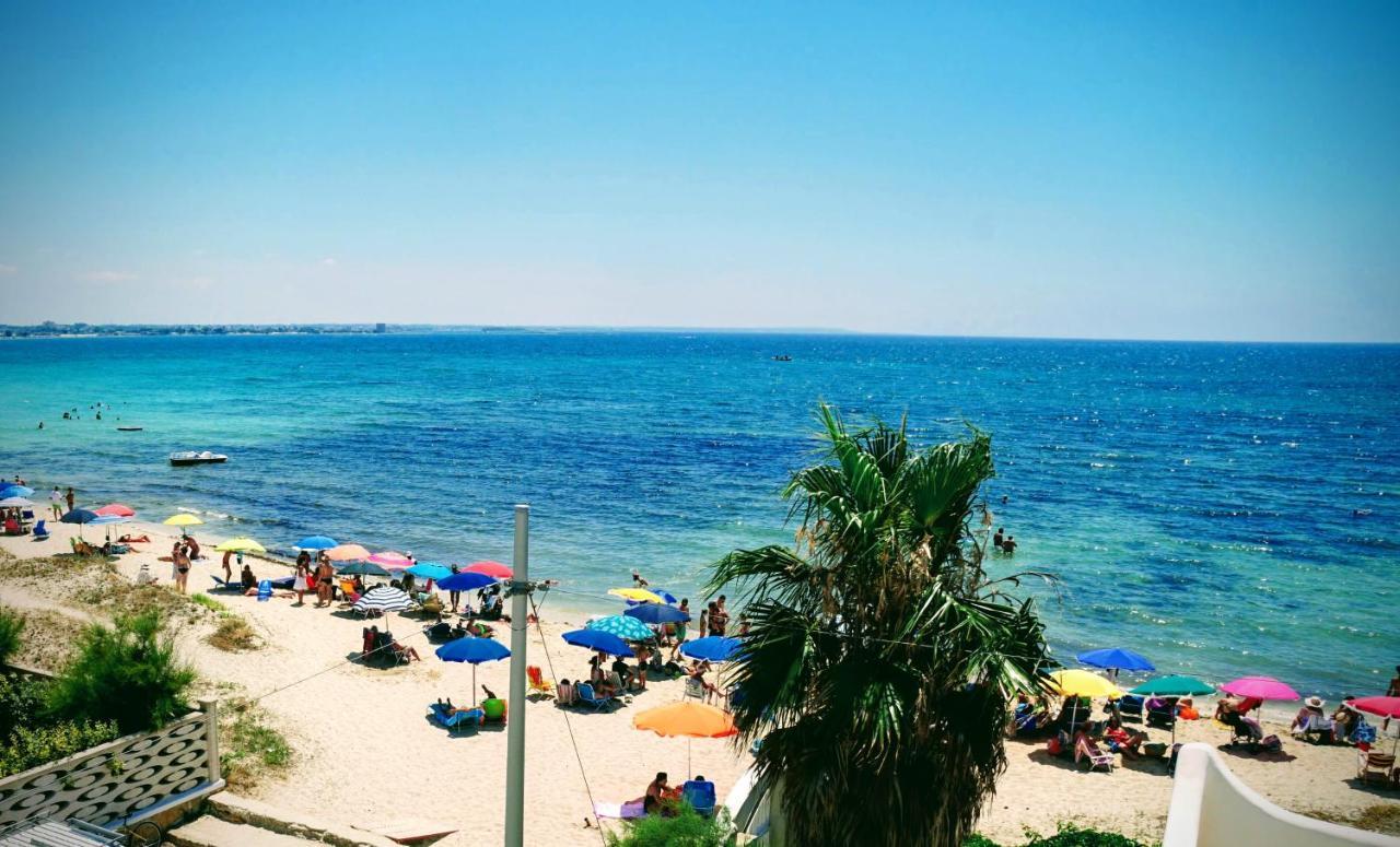Torre Lapillo Fronte Mare In Centro With Covered Parking Exterior photo