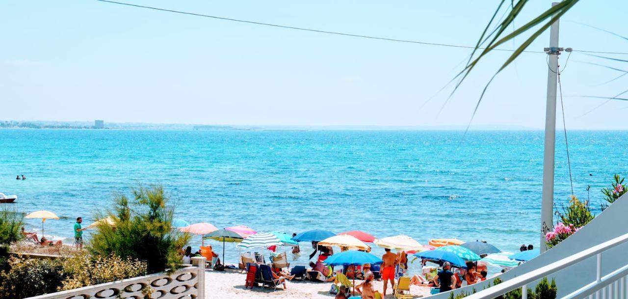 Torre Lapillo Fronte Mare In Centro With Covered Parking Exterior photo