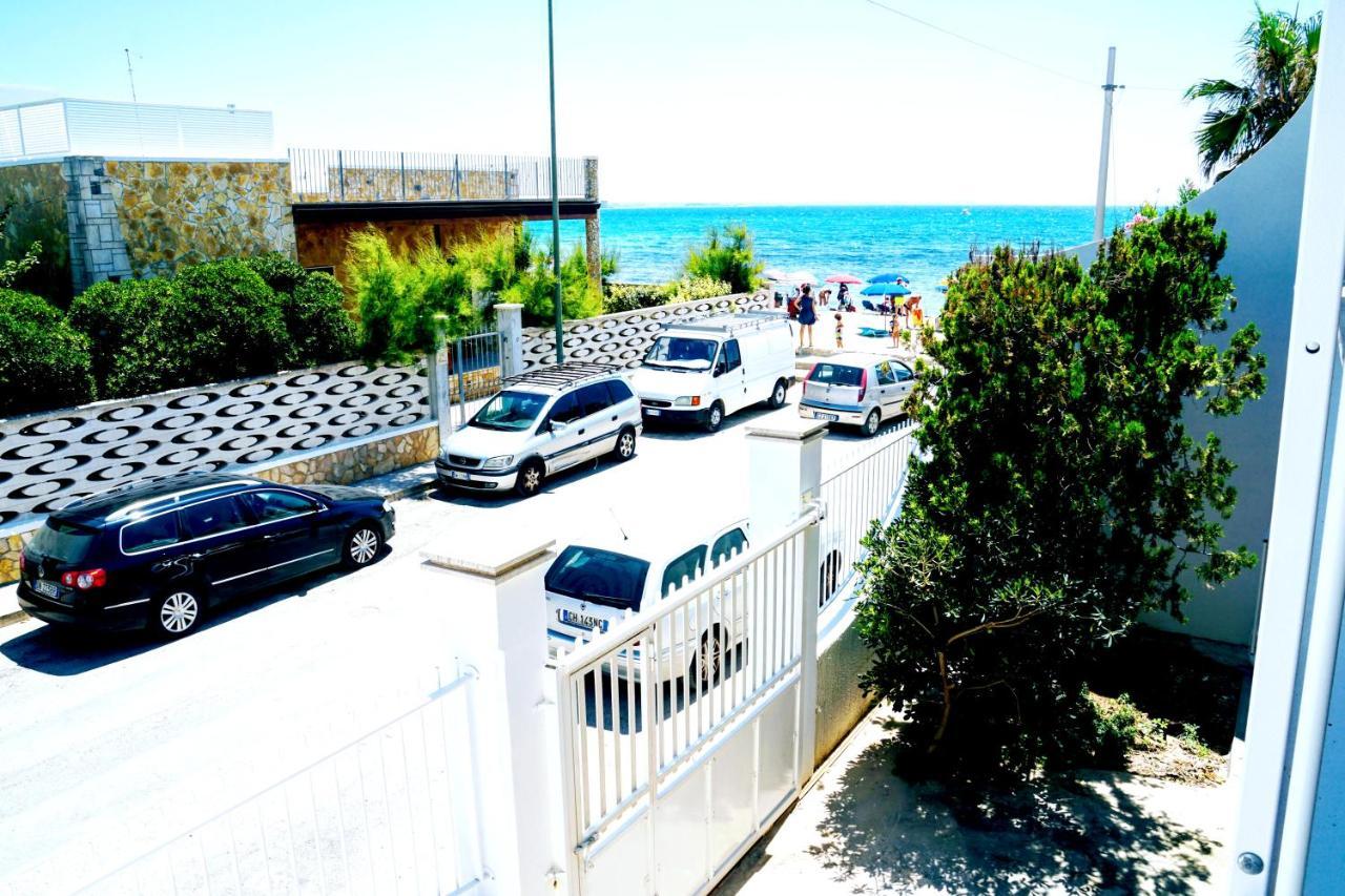 Torre Lapillo Fronte Mare In Centro With Covered Parking Exterior photo