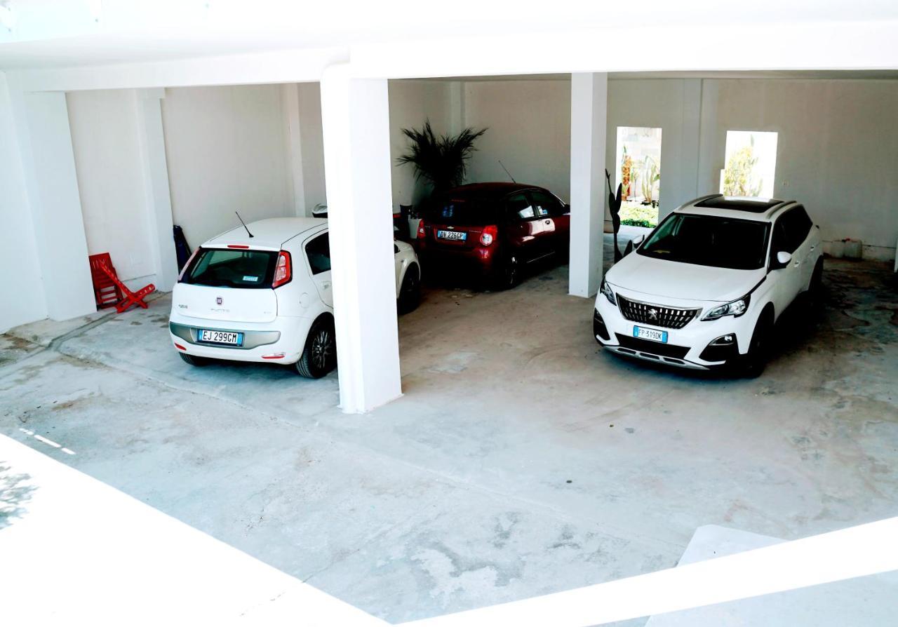 Torre Lapillo Fronte Mare In Centro With Covered Parking Exterior photo