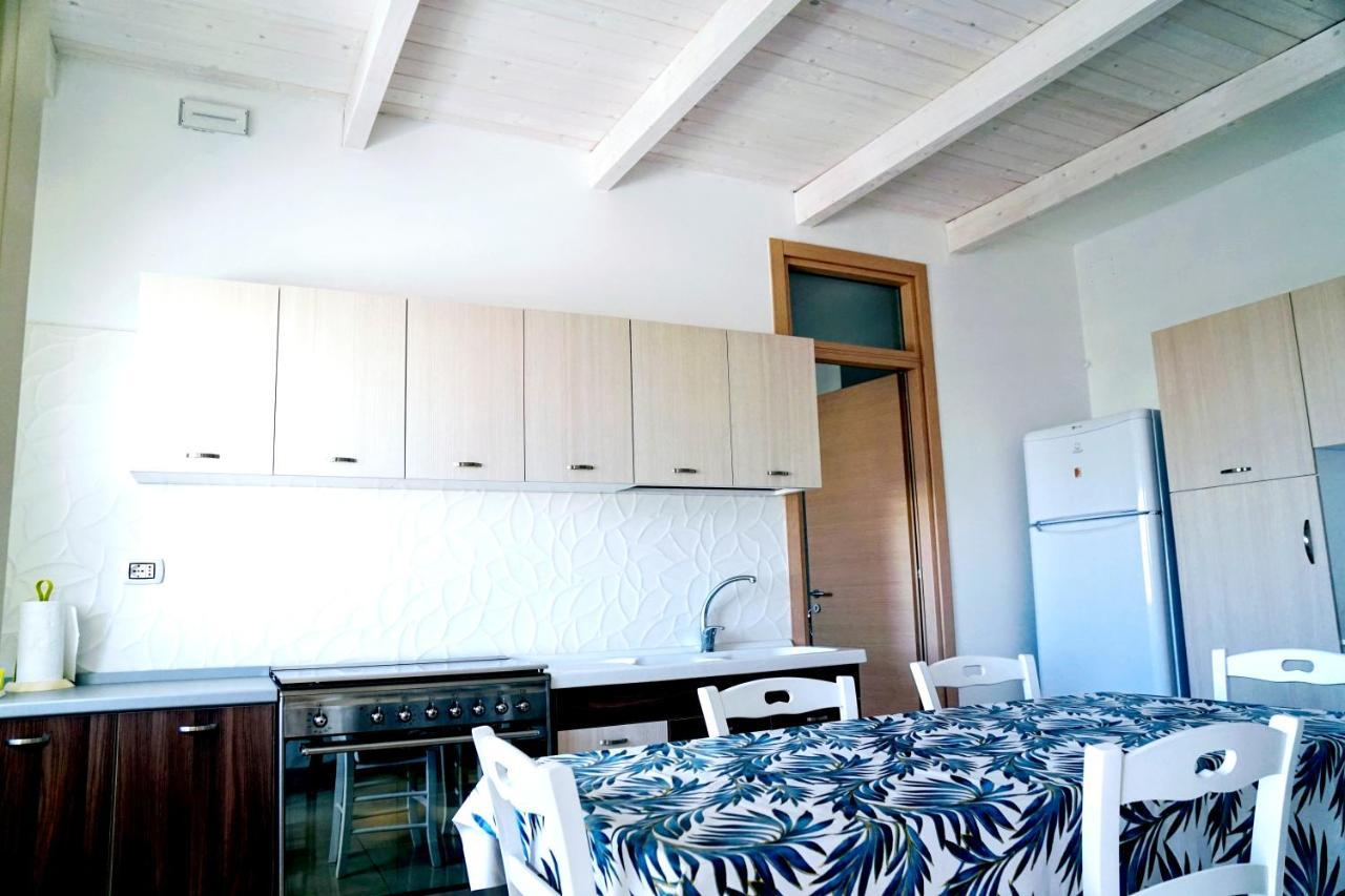 Torre Lapillo Fronte Mare In Centro With Covered Parking Exterior photo