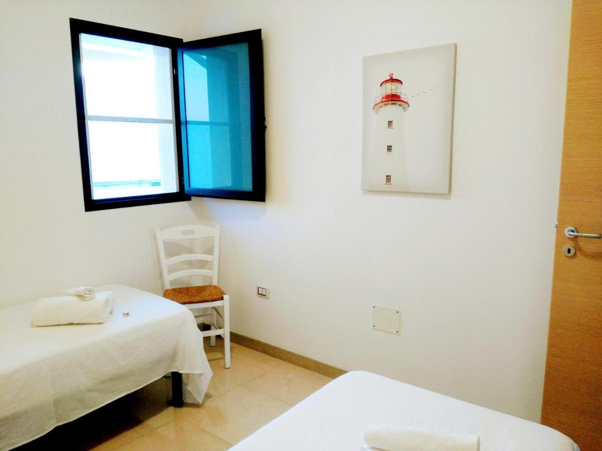 Torre Lapillo Fronte Mare In Centro With Covered Parking Exterior photo