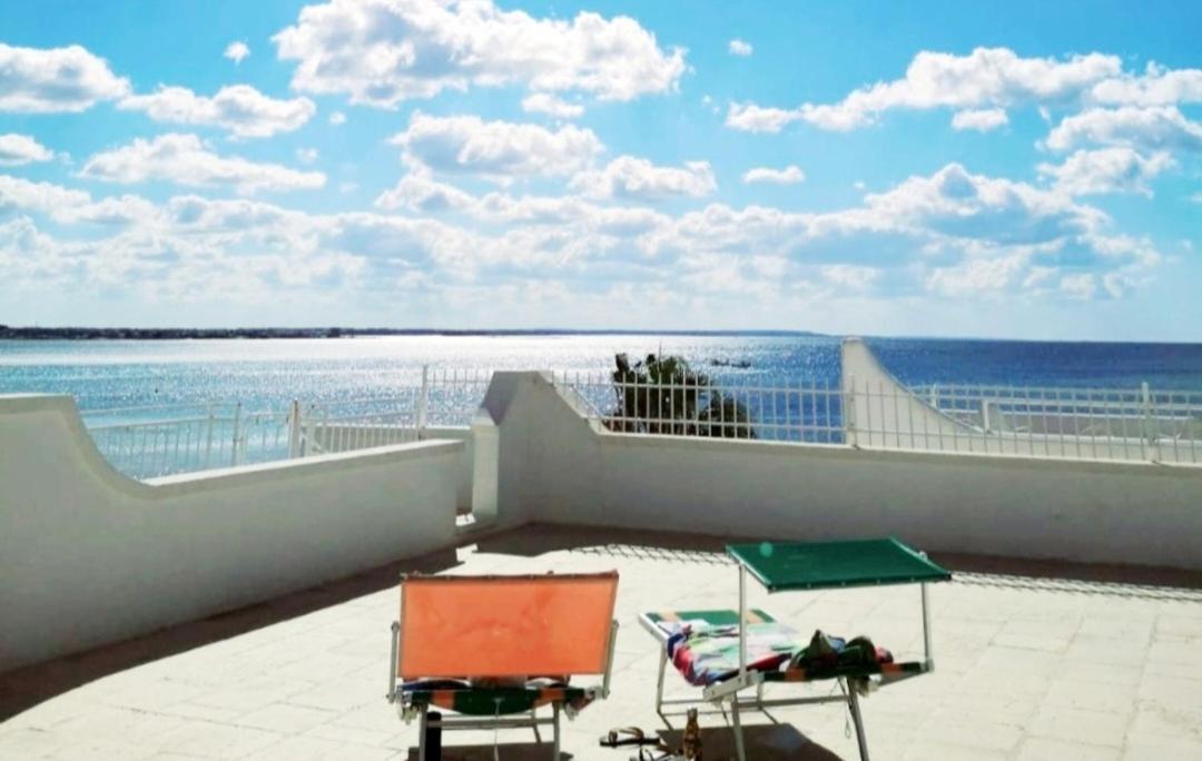 Torre Lapillo Fronte Mare In Centro With Covered Parking Exterior photo