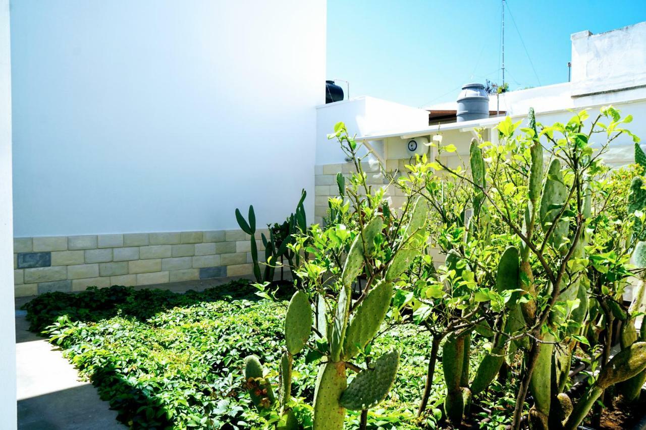 Torre Lapillo Fronte Mare In Centro With Covered Parking Exterior photo